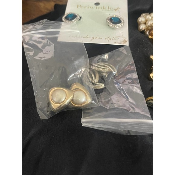 Vintage Bundle‎ of Clip On Earrings Jewelry - Picture 4 of 7